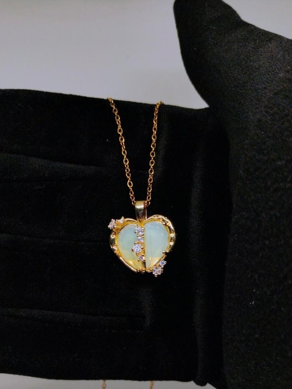Green Reflective Heart Pendant Necklace  In Stainless Steel